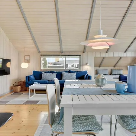 בית נופש Lovely In With Wifi